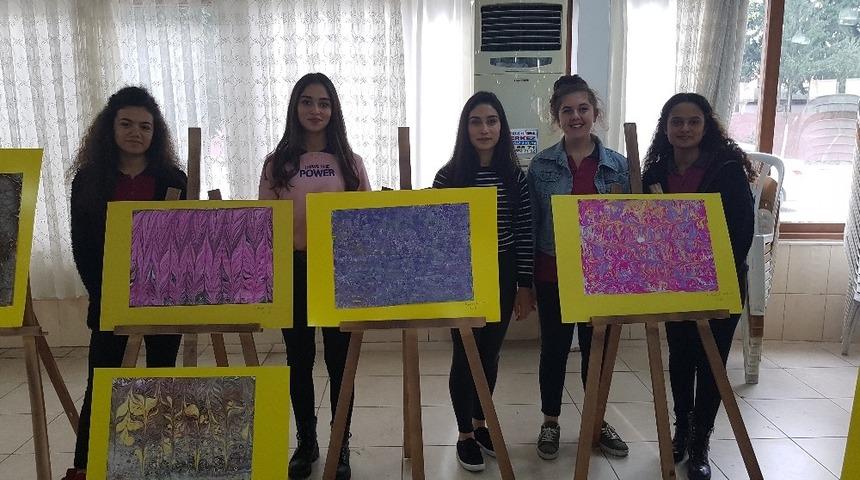 Meslek liseli &ouml;ğrencilerden "ebru" sergisi