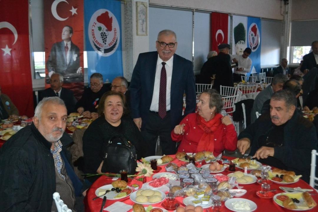 Emekli &ouml;ğretmenler unutulmadı