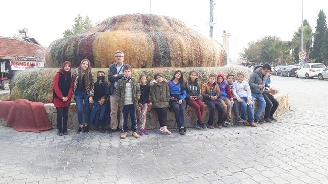 Saruhanlı Belediyesi, öğrencileri Pamukkale’ye götürdü