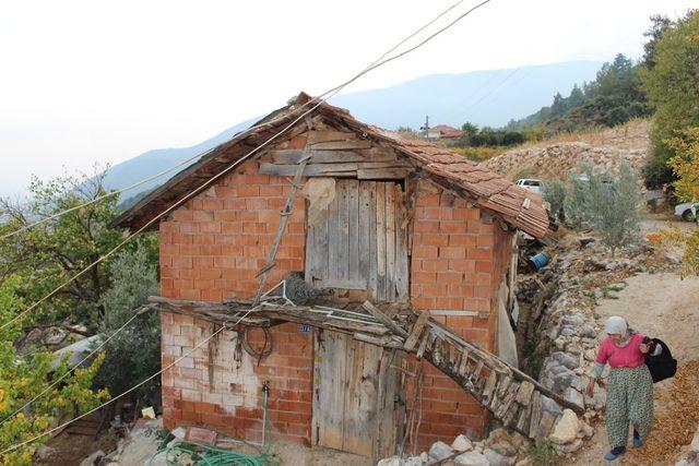 Barakada yaşayan yaşlı çift ev sahibi oldu