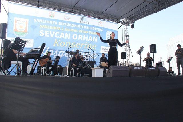 Şanlıurfa’da Sevcan Orhan konserine yoğun ilgi