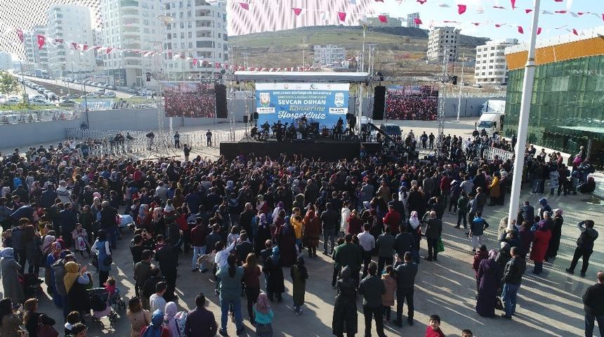 Şanlıurfa&rsquo;da Sevcan Orhan konserine yoğun ilgi