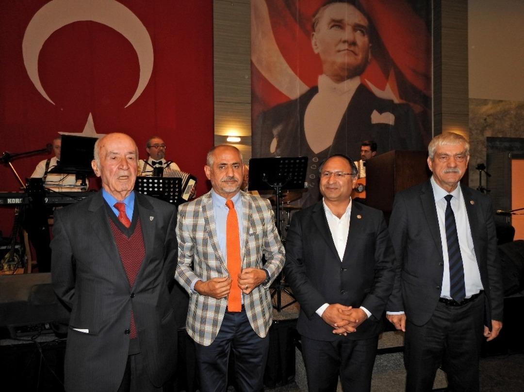 &Ccedil;eşme CHP aday adaylarını tanıttı