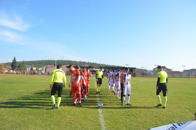 Bilecikspor kendi sahada 3 puanı 3 golle aldı