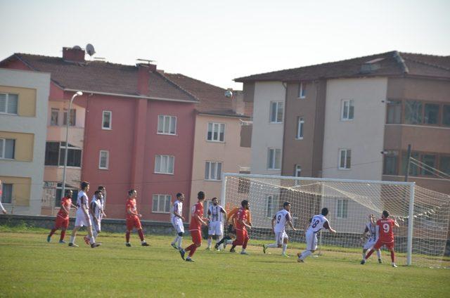 Bilecikspor kendi sahada 3 puanı 3 golle aldı