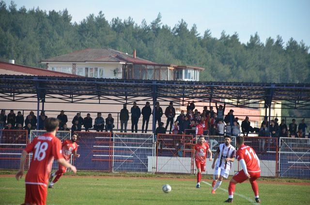 Bilecikspor kendi sahada 3 puanı 3 golle aldı