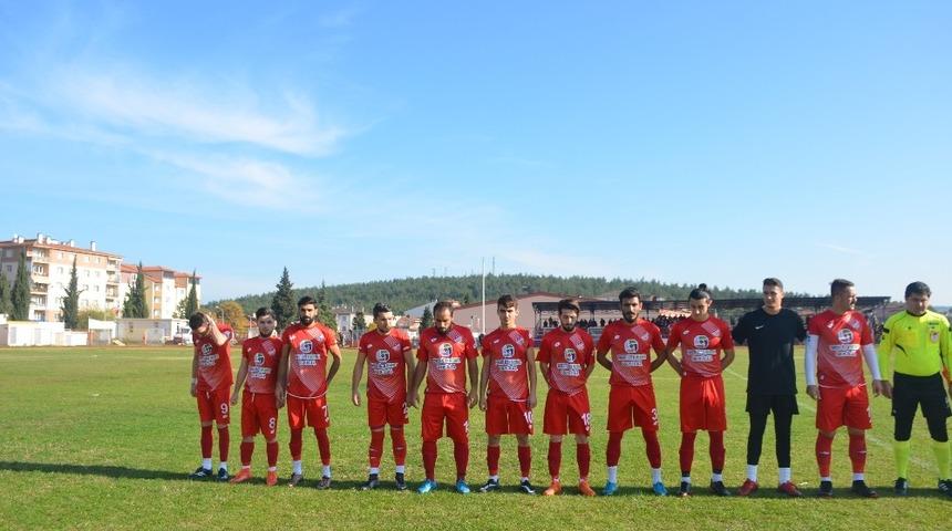 Bilecikspor kendi sahada 3 puanı 3 golle aldı
