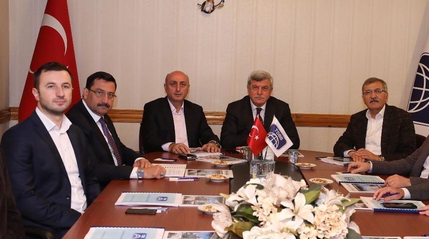 Başkan Karaosmanoğlu, "TDBB &uuml;zerine d&uuml;şen g&ouml;revi yapıyor"