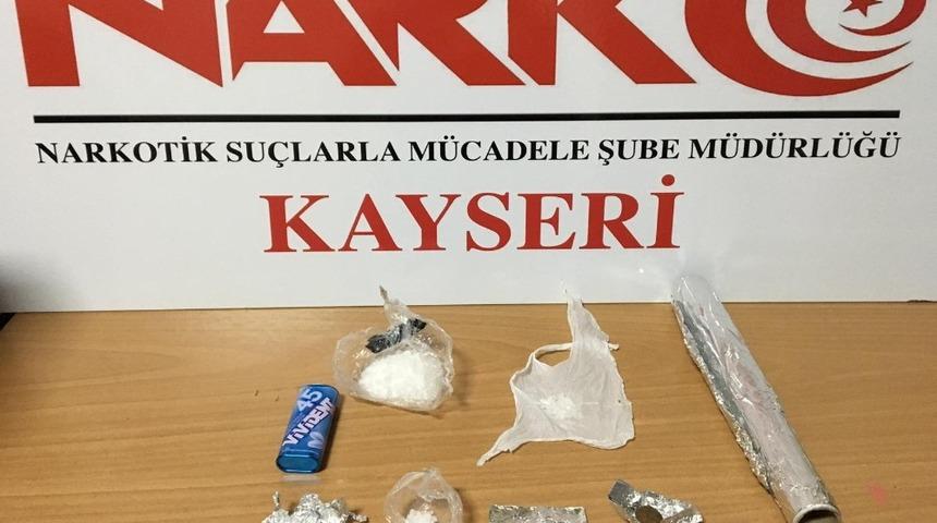 Zehir taciri 4 kişi yakalandı