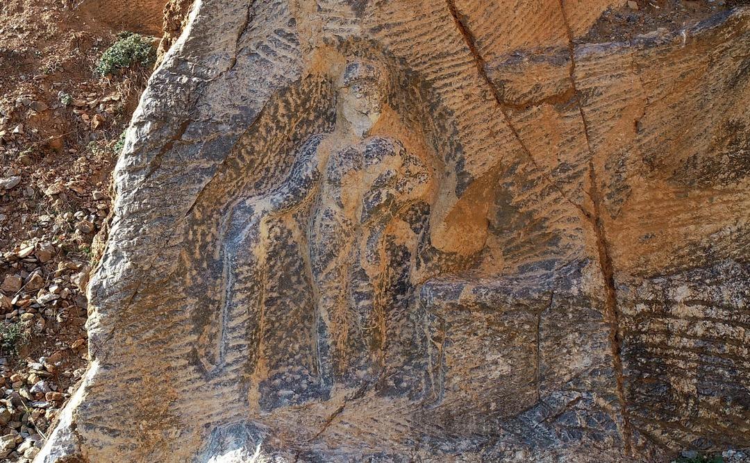 2 bin yıllık Herk&uuml;l kabartmasına &ccedil;irkin saldırı 