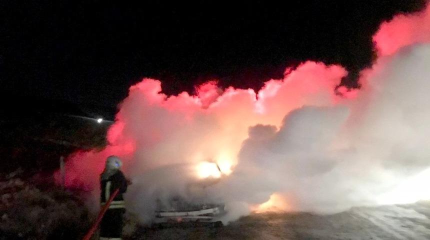 Ara&ccedil; alev alev yandı