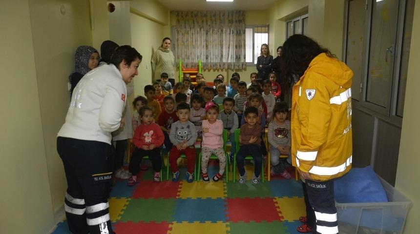 Şehzadeler&rsquo;in minikleri 112&rsquo;nin &ouml;nemini &ouml;ğrendi