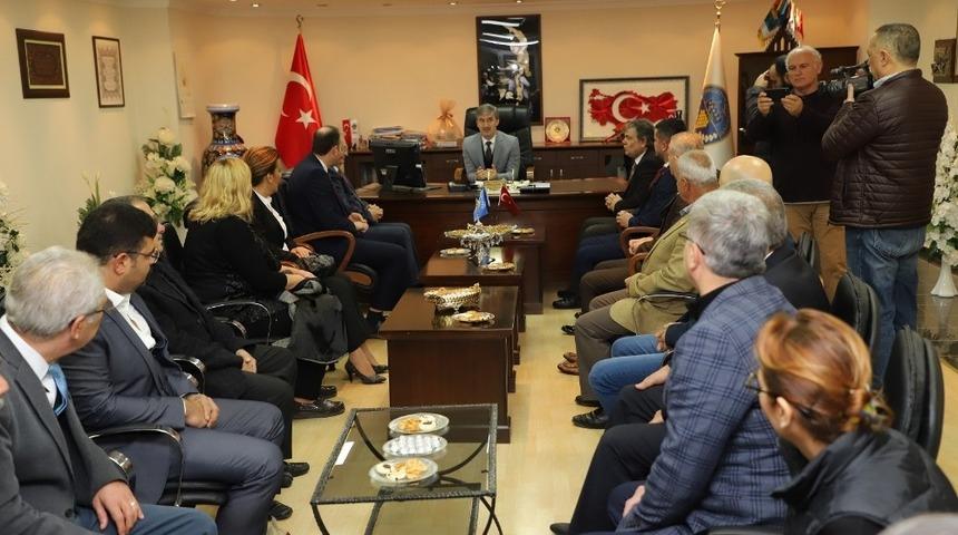 Başkan Şirin&rsquo;den Kosova B&uuml;y&uuml;kel&ccedil;isi Spahiu&rsquo;ya T&uuml;rk Bayrağı