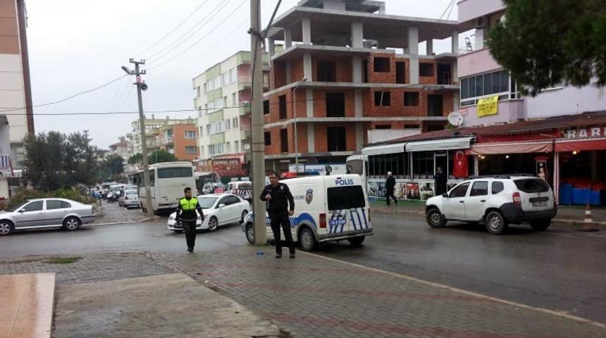 B&uuml;fe &ouml;n&uuml;ne park tartışmasında başından vuruldu