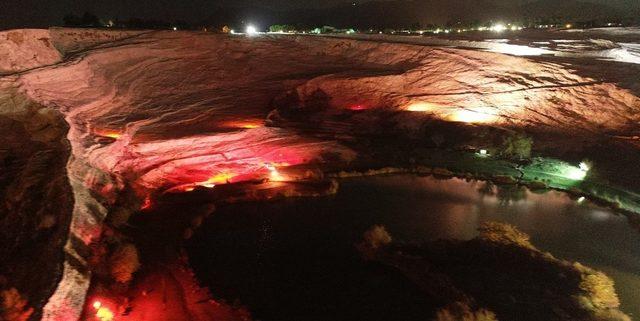 Pamukkale’de kadınlar için turuncu ışıklar yakıldı