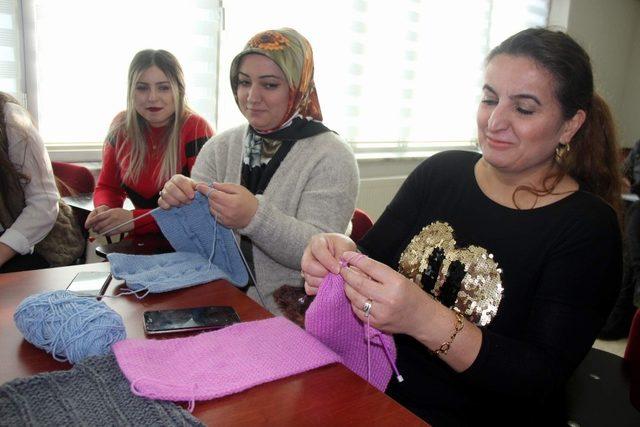 MHP’li kadınlardan çocukları ısıtacak kampanya