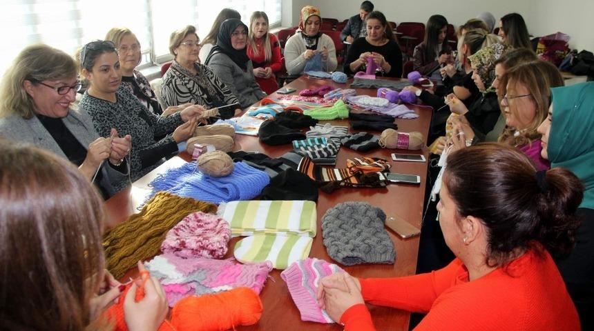 MHP&rsquo;li kadınlardan &ccedil;ocukları ısıtacak kampanya