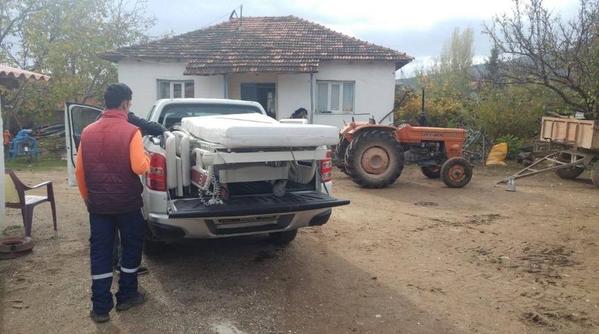 &Ccedil;ivril&rsquo;de ihtiya&ccedil; sahiplerine yardımlar s&uuml;r&uuml;yor