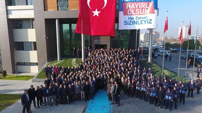 Başkan B&uuml;y&uuml;kkılı&ccedil;&rsquo;a Melikgazi Belediye Personelinden Coşkulu Karşılama