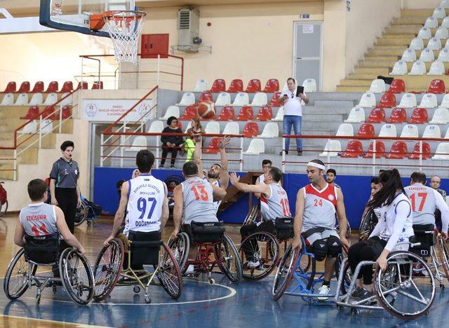 Pamukkale Belediyespor Tekerlekli Sandalye Basketbol 2’de 2 yaptı