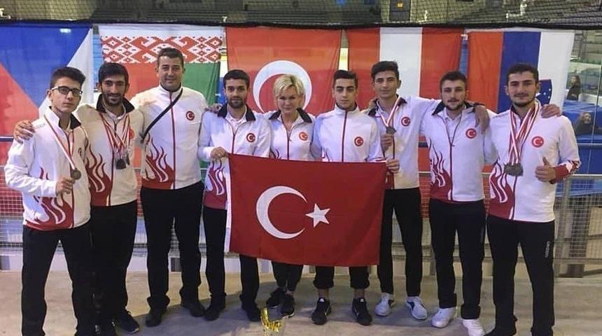 S&uuml;rat patenciler madalyaları topladı