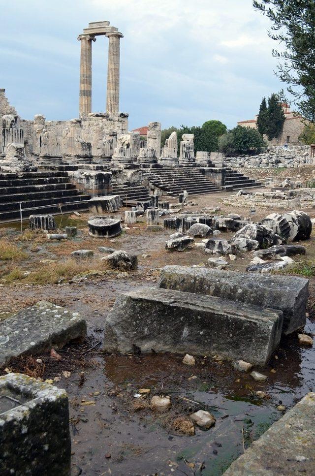 Bilinmeyen sızıntı binlerce yıllık tarihi yapıyı  tehdit ediyor