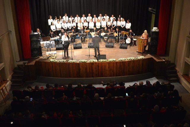 Türk Halk Müziği Korosu’ndan öğretmenlere konser