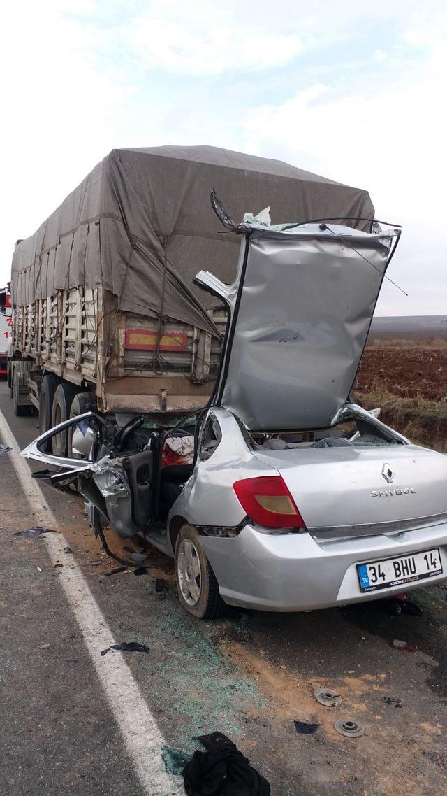 TIR'ın altına giren otomobilde ölen 4 işçi, izinli olarak evlerine gidiyormuş