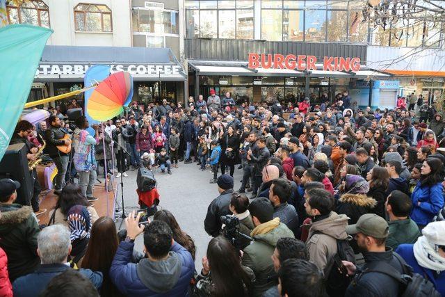 ‘Sahnefon’ ilk konserini verdi