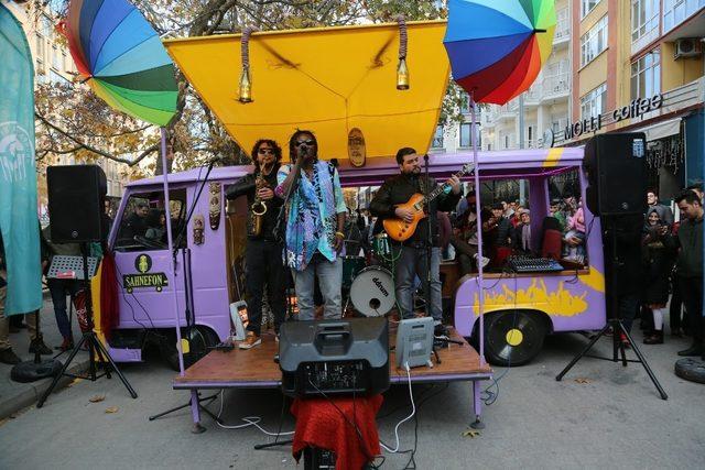 ‘Sahnefon’ ilk konserini verdi