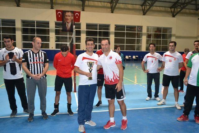 Voleybol turnuvasında şampiyon İlçe Milli Eğitim oldu