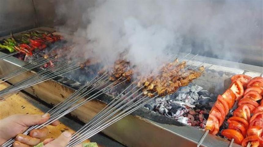 Vatandaş sabah 6'da kapıda: Kuzu ciğeri Maraş paçasına rakip