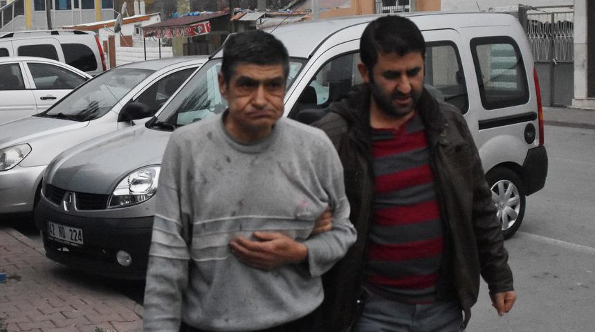 Annesini bı&ccedil;aklayarak &ouml;ld&uuml;rd&uuml;