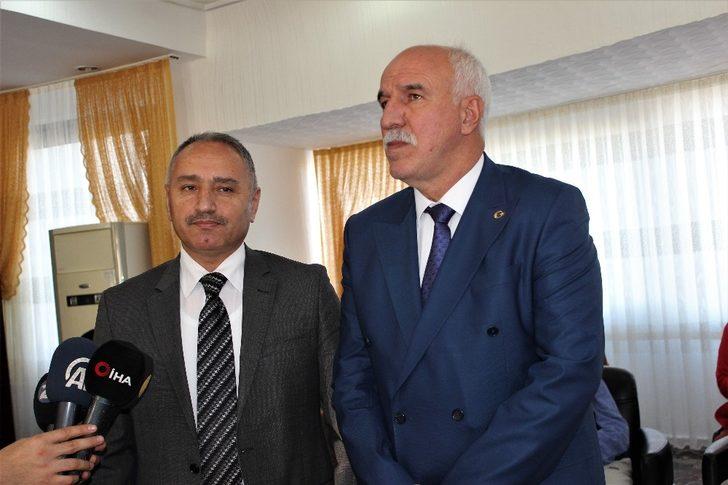 Öğretmenler, huzurevi sakinlerine kitap okudu G5