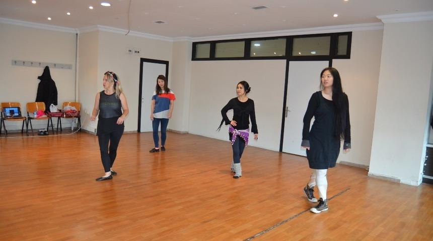 Japonlar Roman oyunları &ouml;ğrendiler