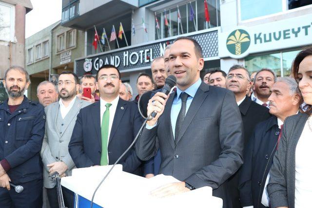 AK Parti Niğde Belediye Başkanı adayı Özdemir’e coşkulu karşılama