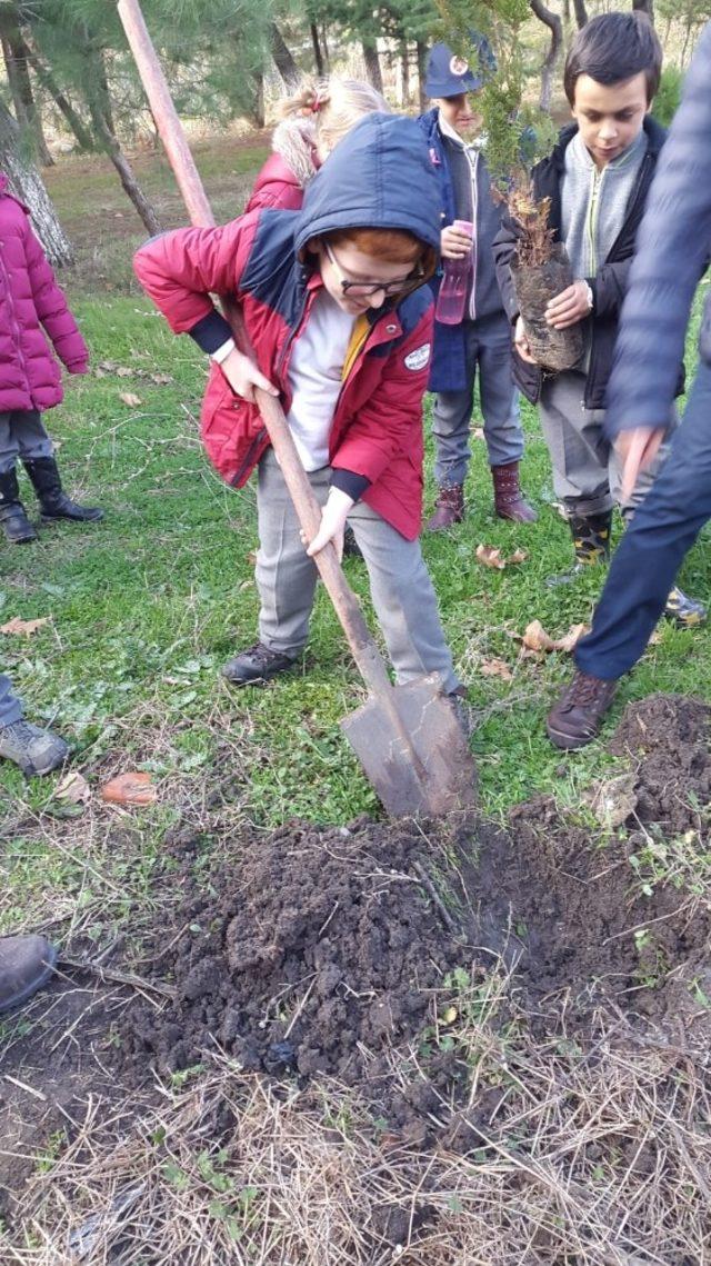 ‘Fidanlar Fidanlarla Büyüyor’ projesinde 4 bin ağaç toprakla buluştu