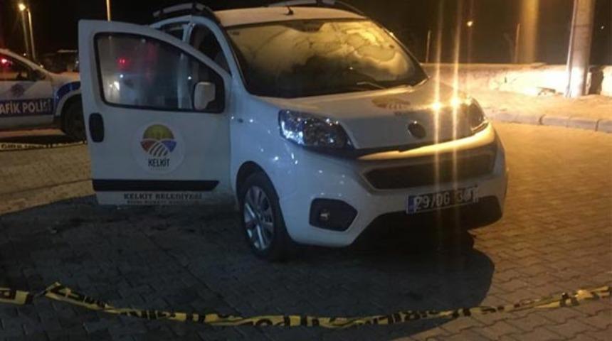 Aracın içinde dehşet! Bıçakla saldırdı