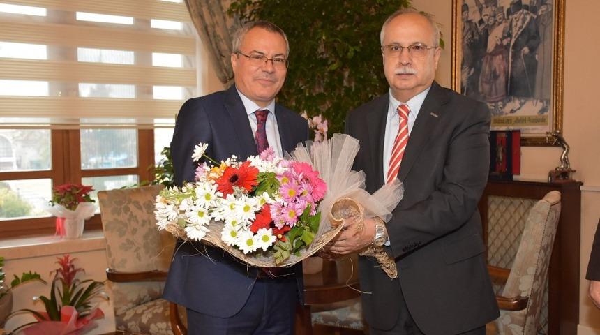 &Uuml;rper, Dernek faaliyetlerini Vali Deniz&rsquo;e anlattı