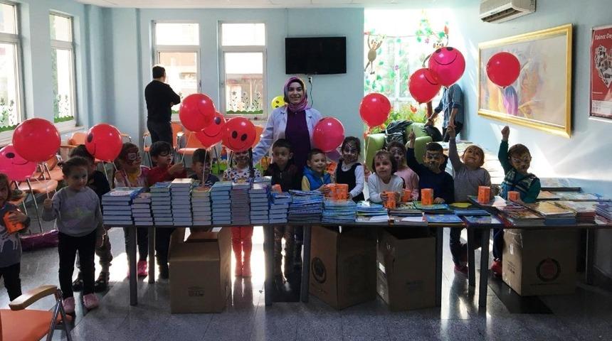 K&uuml;&ccedil;&uuml;k yaşta kitap sevgisi aşılanıyor