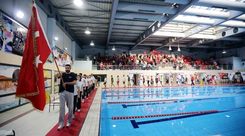 Yenimahalle&rsquo;de engelleri aşan kula&ccedil;lar