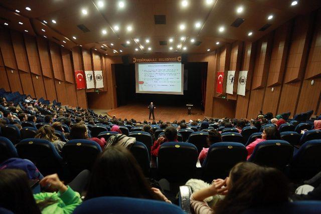 Yenimahalle’de ’Z-Kuşağı ve Teknoloji Bağımlılığı’ semineri