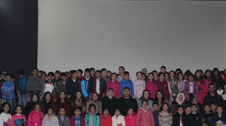 Haydi &Ccedil;ocuklar Sinemaya