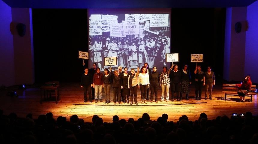 &rsquo;Kelebeklerin Peşinde&rsquo; tarihe damga vuran 13 kadını anlattı