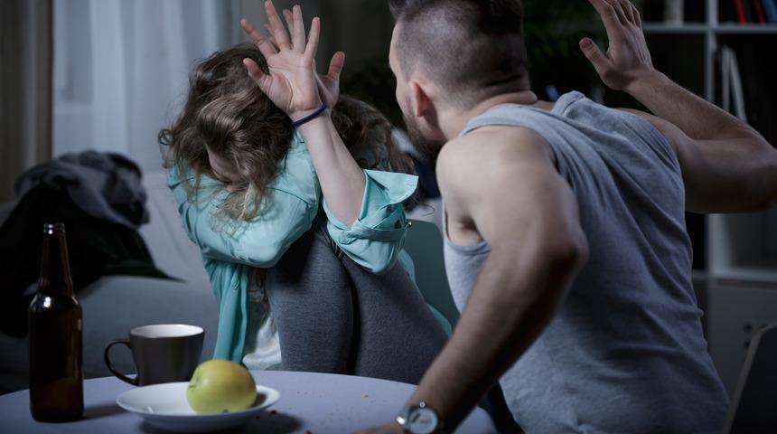 Ateş B&ouml;cekleri &ldquo;kadınlara y&ouml;nelik şiddete kayıtsız kalmayın&rdquo; diyor!