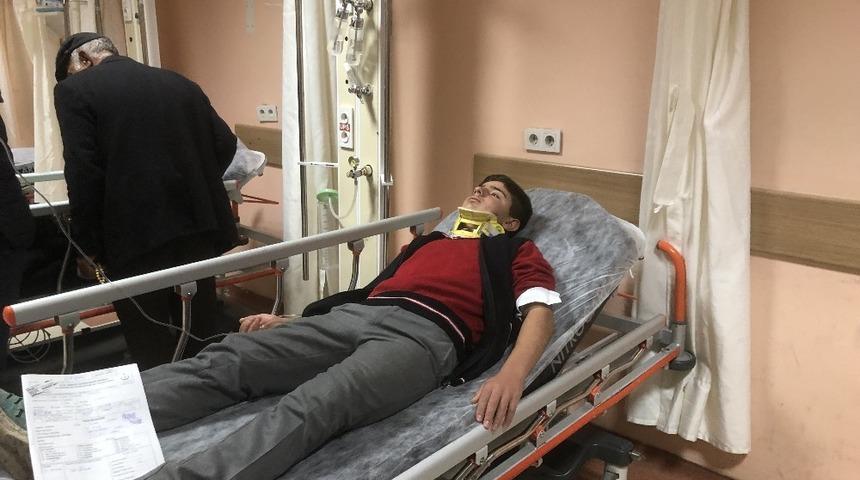 Kars Valisi kazada yaralananları ziyaret etti