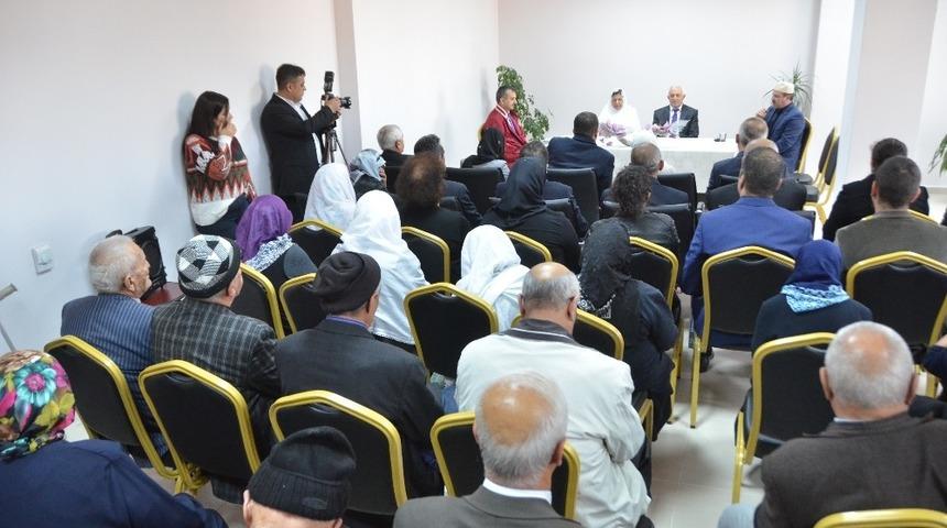 Huzurevi &acirc;şıkları d&uuml;nya evine girdi