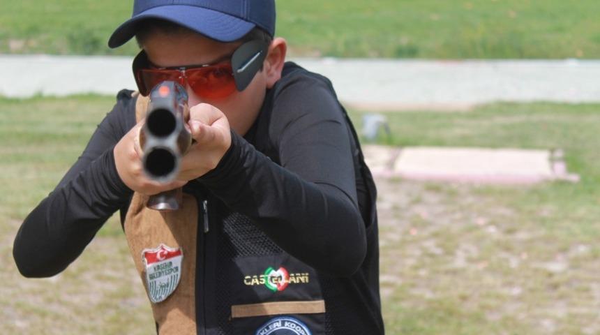 12 yaşındaki Ege, trap atışlarında şampiyon oldu