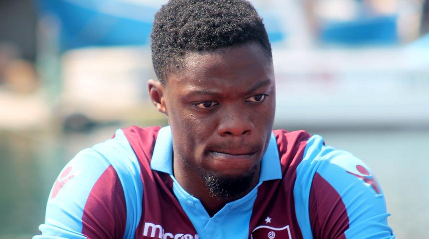 Trabzonsporlu Ekuban'ın annesi hayatını kaybetti