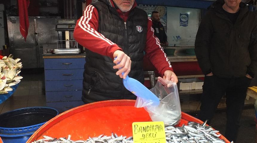 Balık fiyatları 5 TL'ye kadar düşünce vatandaş tezgahlara akın etti